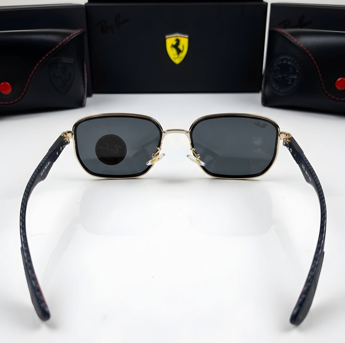 🏎️ Ray-Ban x Scuderia Ferrari (Edición Fibra de Carbono) 🏎️ Marco Dorado - Lente Negro