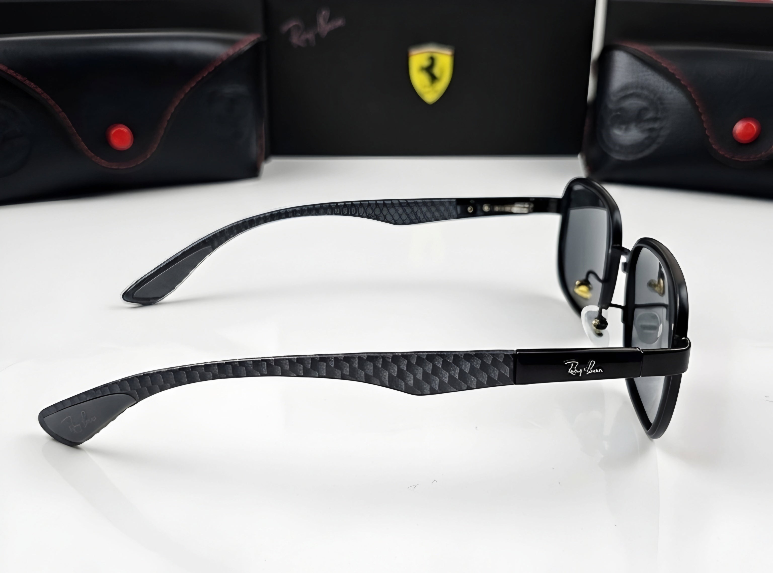 🏎️ Ray-Ban x Scuderia Ferrari (Edición Fibra de Carbono) 🏎️