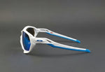 OAKLEY PLAZMA // MATTE WHITE & PRIZM SAPPHIRE: RENDIMIENTO GEOMÉTRICO SIN LÍMITES