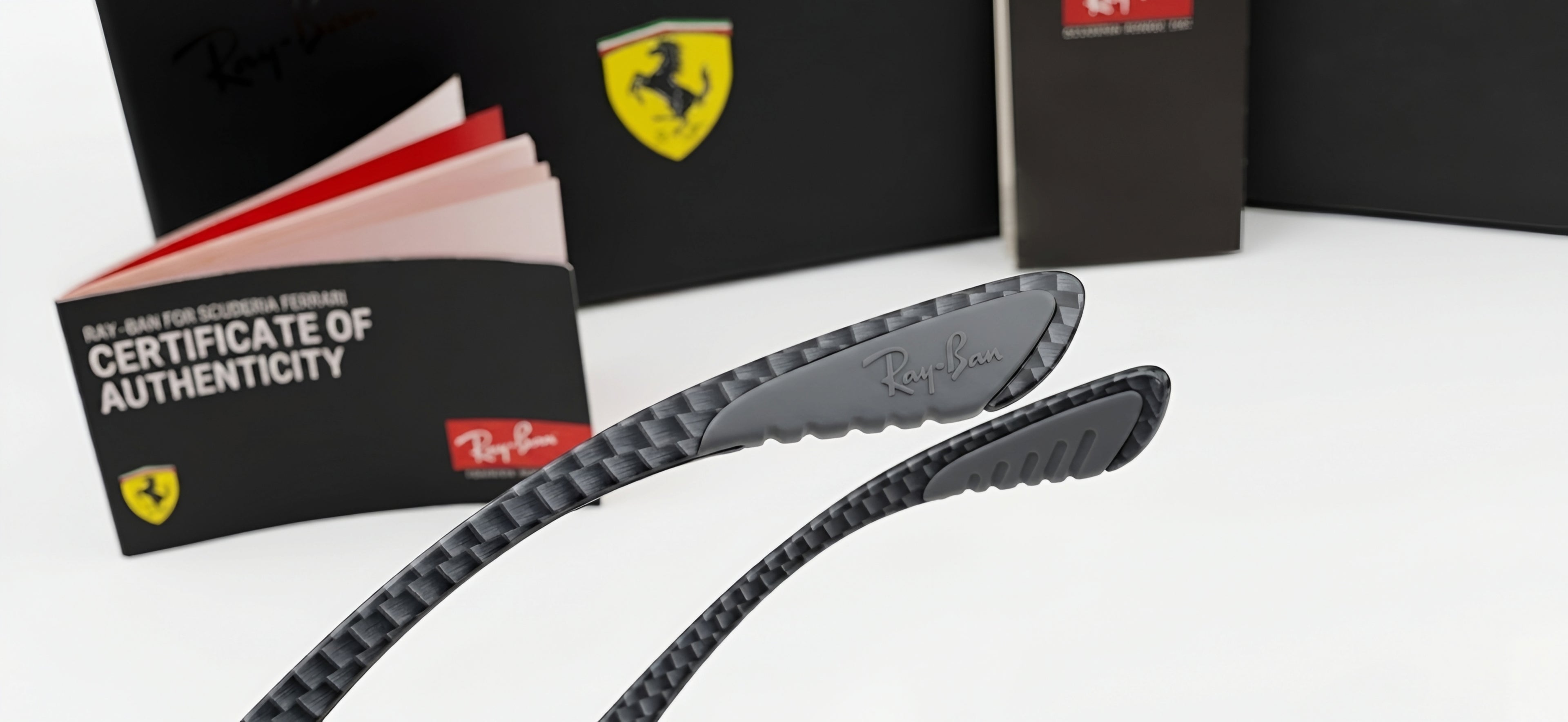 🏎️ Ray-Ban x Scuderia Ferrari (Edición Fibra de Carbono) 🏎️