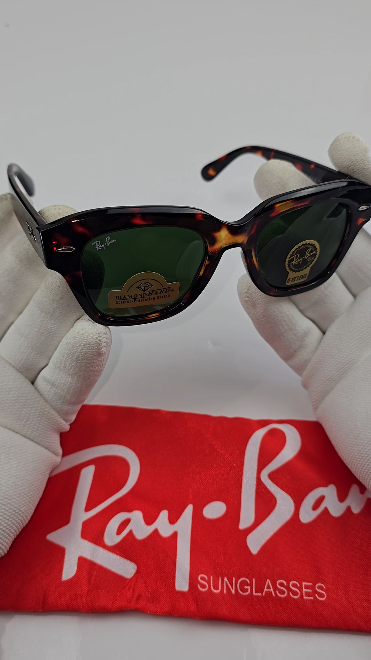 Ray-Ban Street: Estilo Urbano Imparable.
