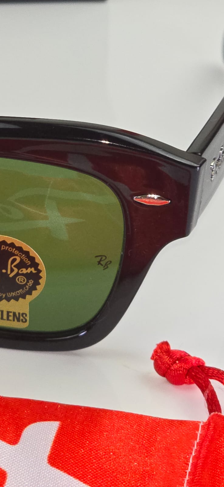 Ray-Ban Street: Estilo Urbano Imparable.