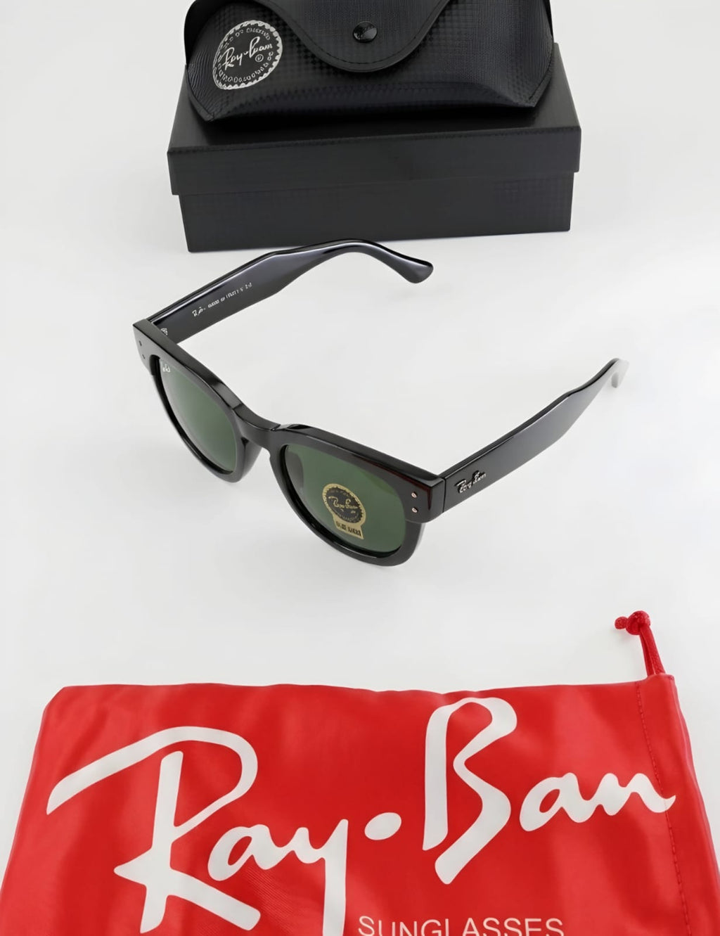 Ray-Ban Mega Wayfarer: La Reinvención Audaz de un Ícono Clásico
