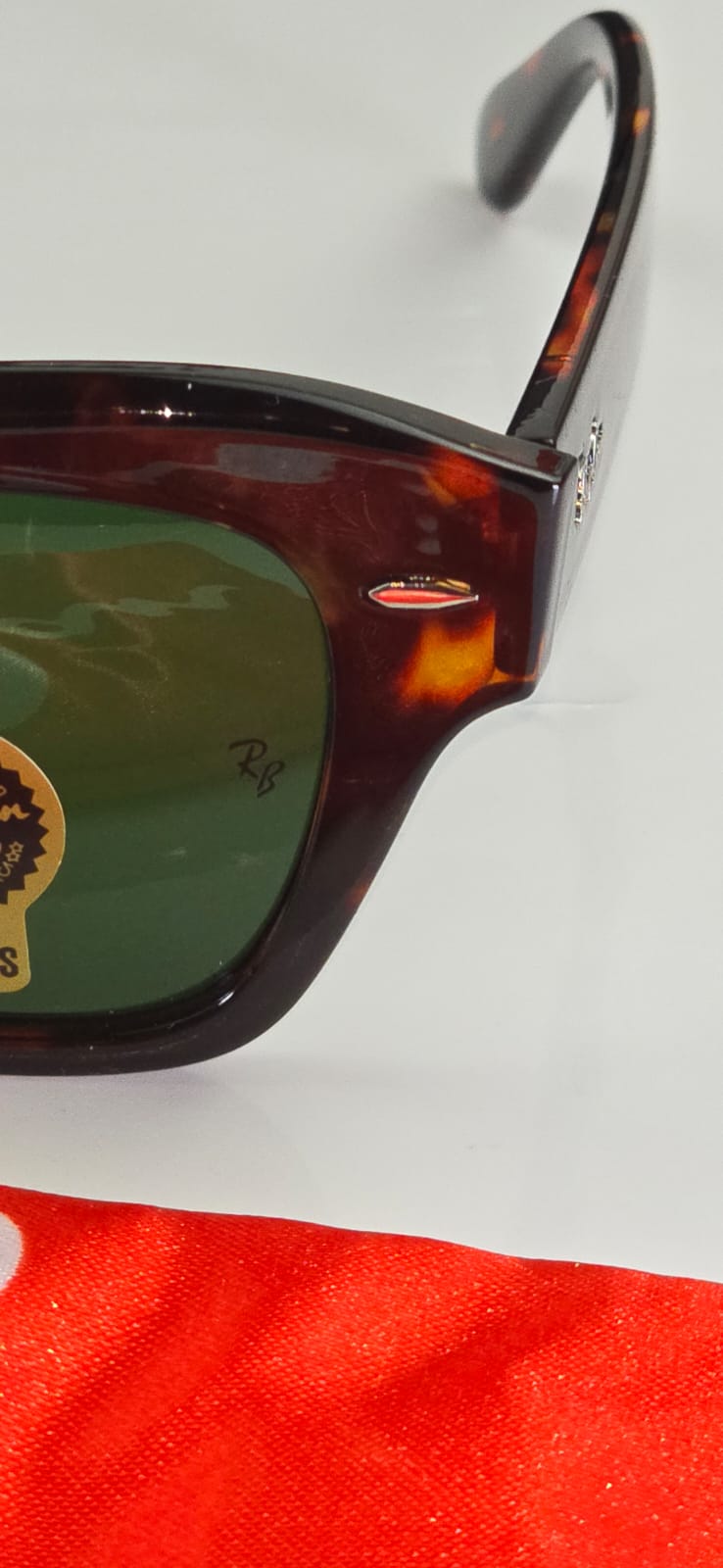 Ray-Ban Street: Estilo Urbano Imparable.