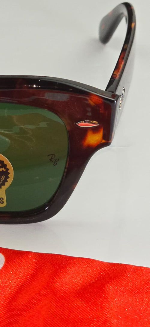 Ray-Ban Street: Estilo Urbano Imparable.