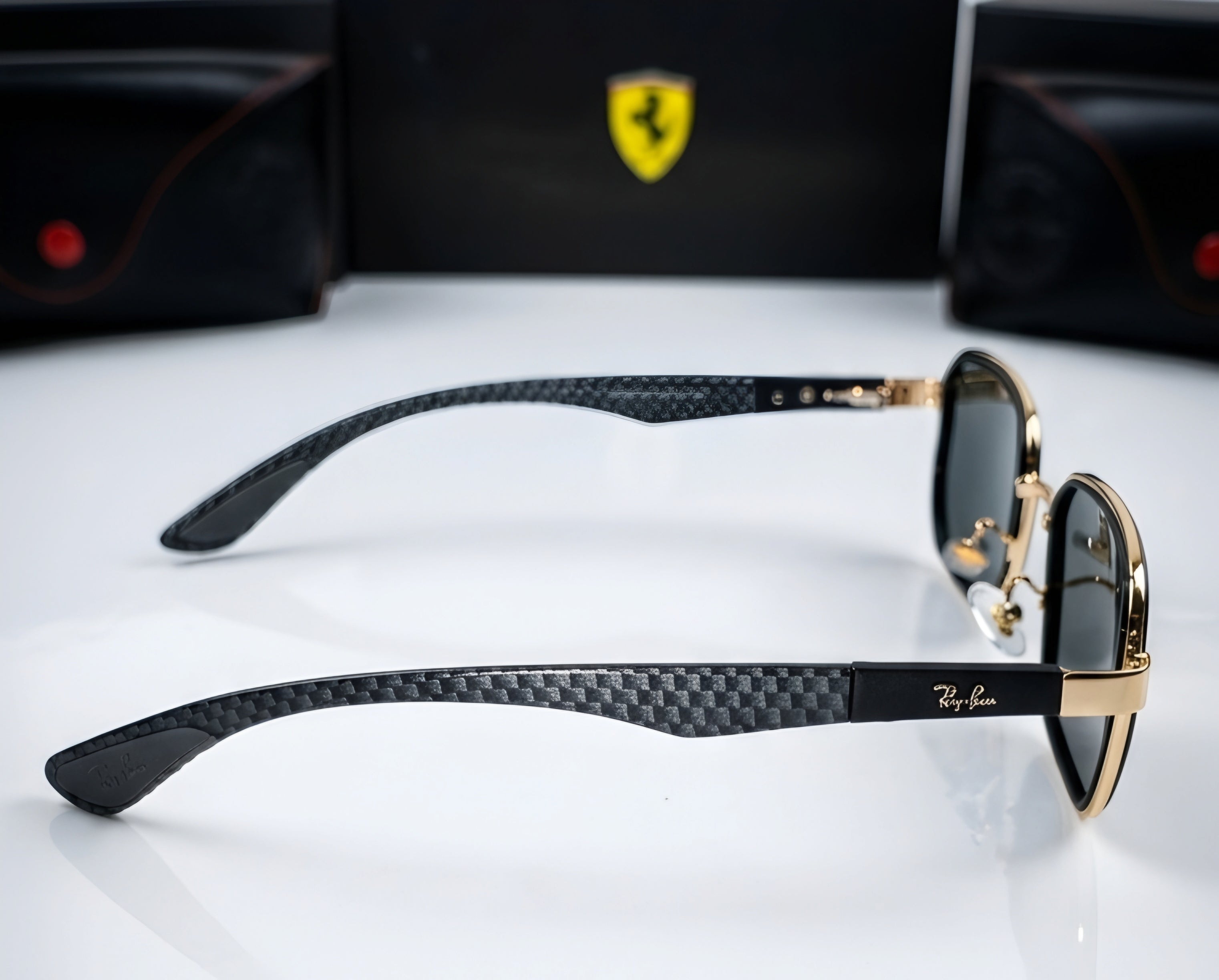 🏎️ Ray-Ban x Scuderia Ferrari (Edición Fibra de Carbono) 🏎️
