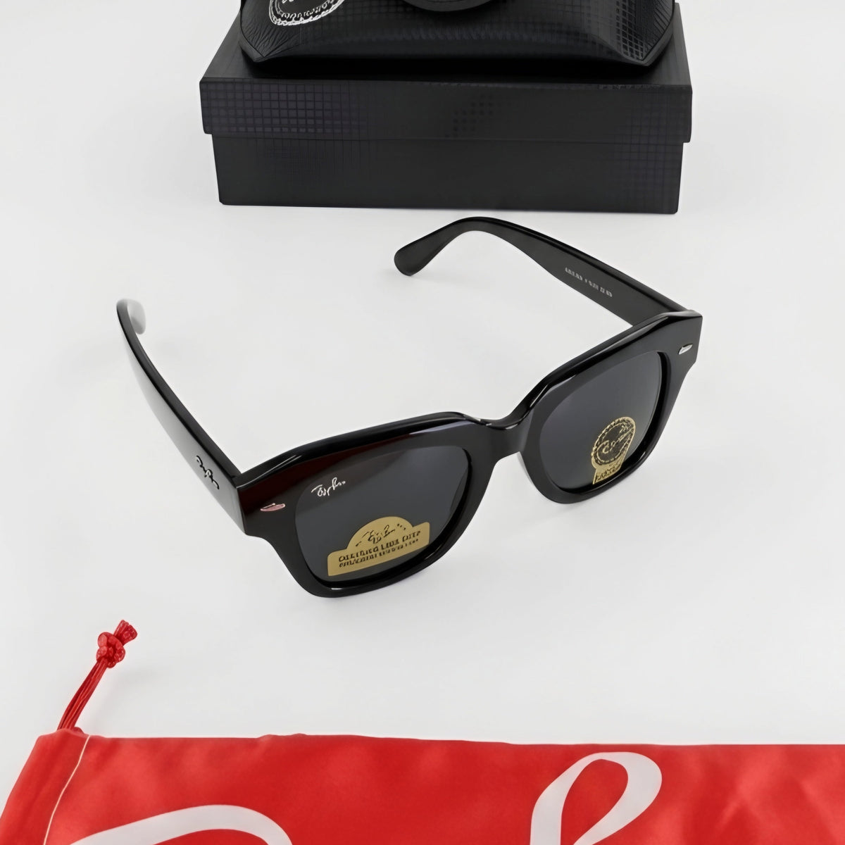 Ray-Ban Street: Estilo Urbano Imparable.