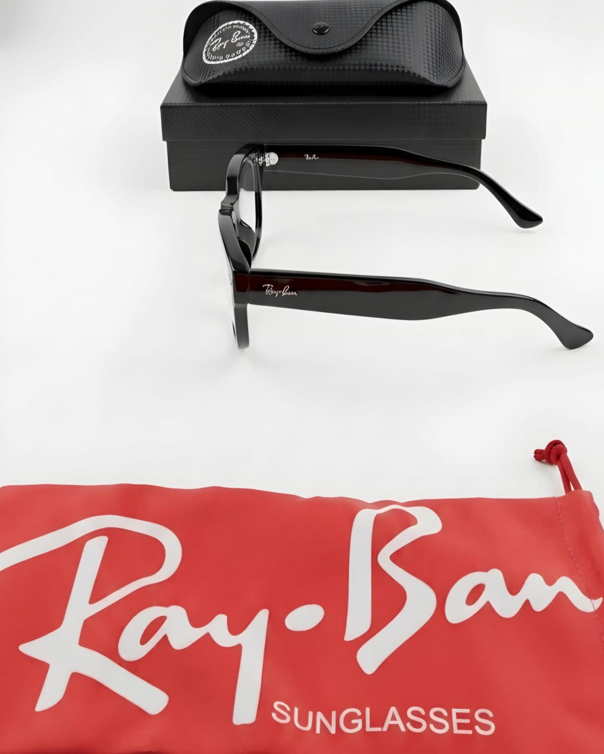 Ray-Ban Mega Wayfarer: La Reinvención Audaz de un Ícono Clásico