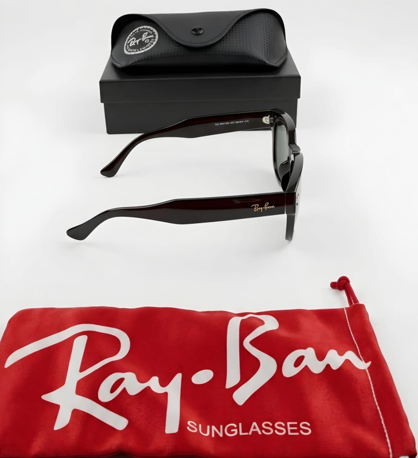 Ray-Ban Mega Wayfarer: La Reinvención Audaz de un Ícono Clásico